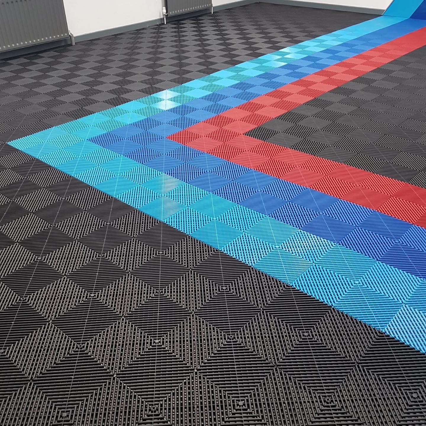 DreamTiles модулна гаражна настилка